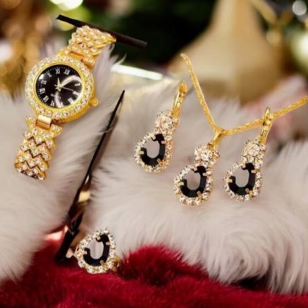 ست ساعت و زیورآلات زنانه طلایی نگین دار لوکس و جذاب